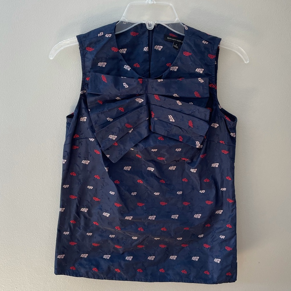 Banana Republic Sleeveless Pleated Top, size 2